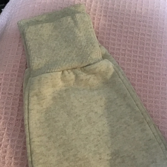 SALE🥳Under Armour Women’s Cream Heathered Sweatpants - Picture 4 of 4